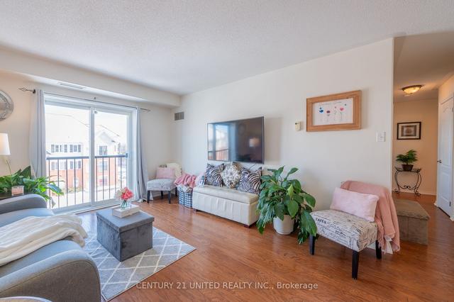 304 - 300 Spillsbury Dr, Condo with 2 bedrooms, 1 bathrooms and 1 parking in Peterborough ON | Image 2