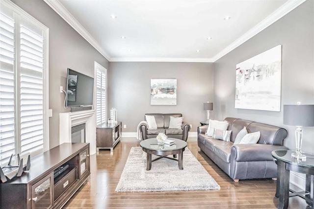 19 Rumbellow Cres, House detached with 4 bedrooms, 4 bathrooms and 4 parking in Ajax ON | Image 5