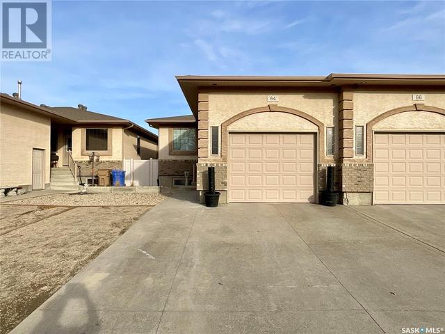 64 Stapleford Crescent, House semidetached with 3 bedrooms, 3 bathrooms and null parking in Regina SK | Image 2