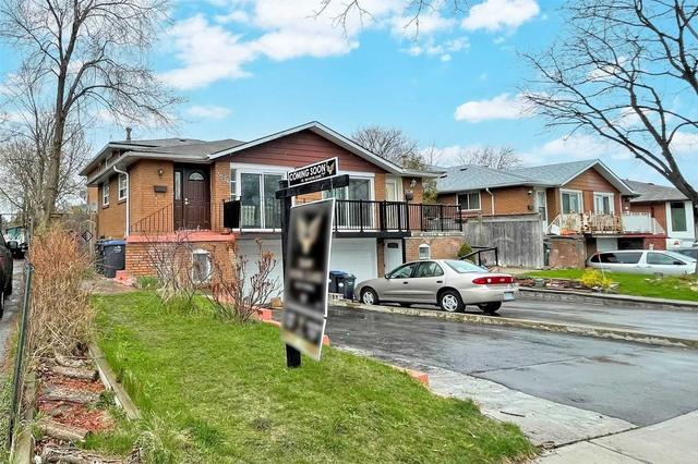 3536 Ellengale Dr, House semidetached with 4 bedrooms, 2 bathrooms and 3 parking in Mississauga ON | Image 1