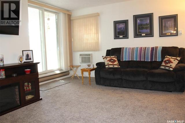 24 - 228 3rd Street, Condo with 2 bedrooms, 2 bathrooms and null parking in Weyburn SK | Image 11
