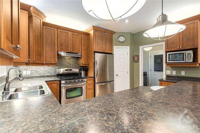 14894 Concession 10 11 Road, House detached with 3 bedrooms, 2 bathrooms and 10 parking in North Stormont ON | Image 7
