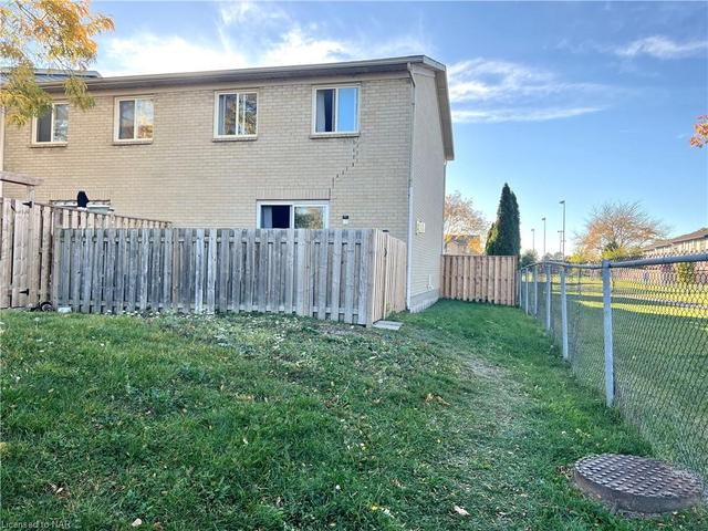 14 - 65 Dorchester Boulevard, House attached with 3 bedrooms, 1 bathrooms and null parking in St. Catharines ON | Image 42