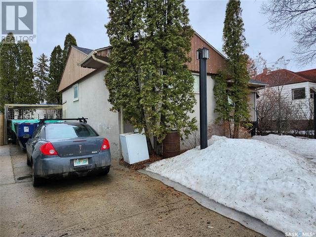 1012 H Avenue N, House detached with 2 bedrooms, 2 bathrooms and null parking in Saskatoon SK | Image 2