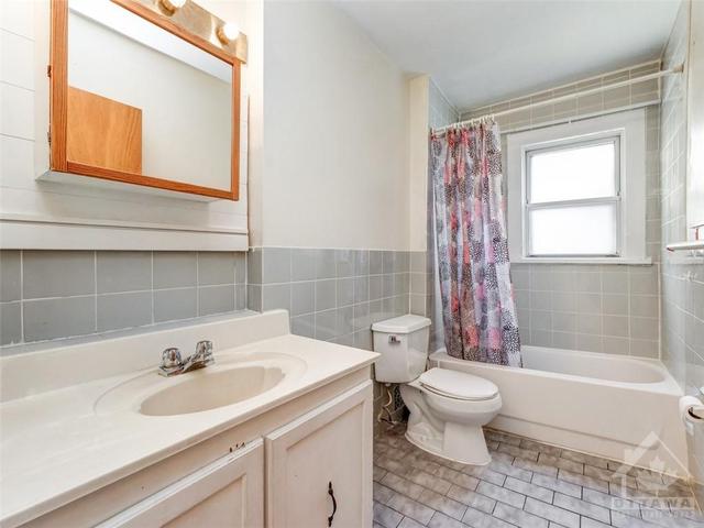 446 Bay Street, Townhouse with 3 bedrooms, 2 bathrooms and 1 parking in Ottawa ON | Image 23