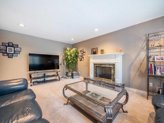 70 Helena Gdns, House detached with 4 bedrooms, 4 bathrooms and 6 parking in Vaughan ON | Image 8