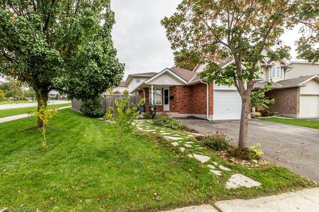 153 Bradson Drive, House detached with 4 bedrooms, 2 bathrooms and 3 parking in Guelph ON | Image 3