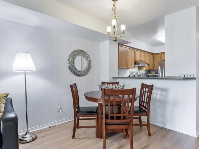 305 - 5 Emerald Lane, Condo with 2 bedrooms, 1 bathrooms and 1 parking in Vaughan ON | Image 3