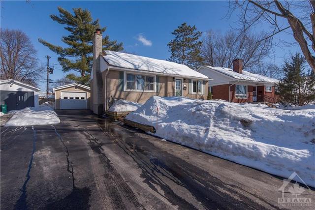 337 Knox Crescent, House detached with 3 bedrooms, 2 bathrooms and 3 parking in Ottawa ON | Image 1