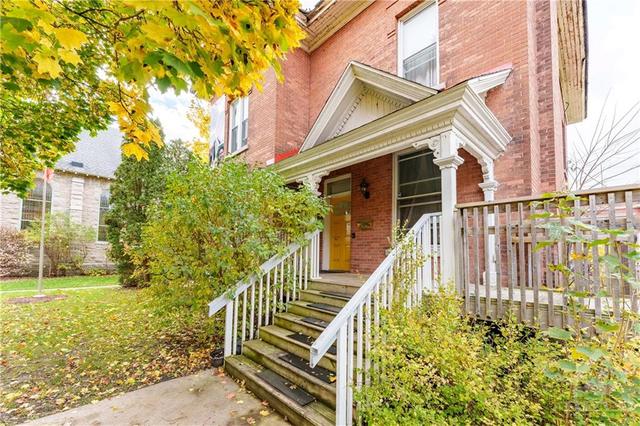 255 Mackay Street, House detached with 2 bedrooms, 1 bathrooms and 1 parking in Ottawa ON | Image 2