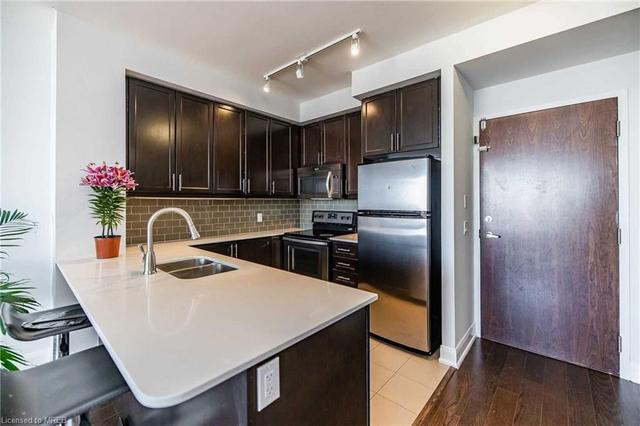 525 - 2480 Prince Michael Drive, House attached with 1 bedrooms, 1 bathrooms and 1 parking in Oakville ON | Image 13