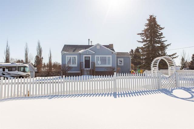 5103 50 Street, House detached with 4 bedrooms, 2 bathrooms and 6 parking in Wetaskiwin County No. 10 AB | Image 3