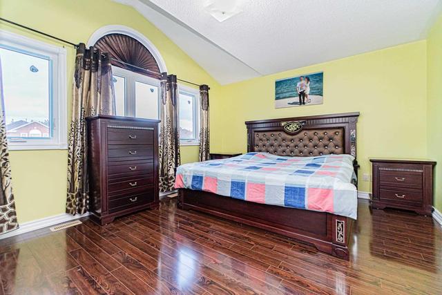 71 Ravenscliffe Crt, House detached with 4 bedrooms, 4 bathrooms and 4 parking in Brampton ON | Image 9