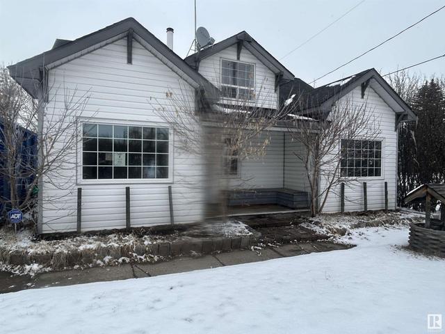 5016 52 Av, House detached with 3 bedrooms, 1 bathrooms and null parking in Warburg AB | Image 22