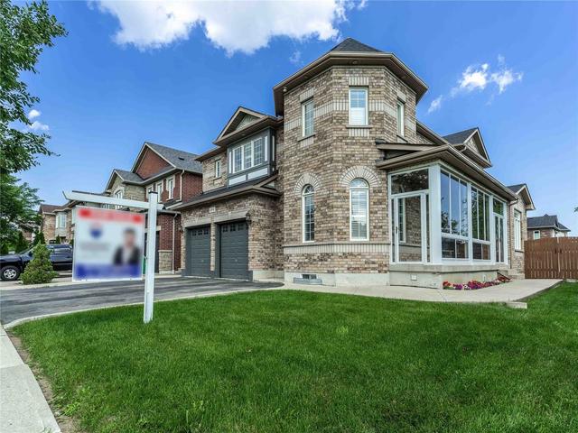 498 Tremblant Crt, House detached with 4 bedrooms, 5 bathrooms and 5 parking in Mississauga ON | Image 1