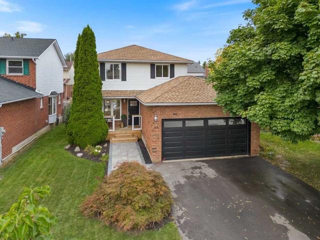 44 Karsh Cres, House detached with 3 bedrooms, 4 bathrooms and 4 parking in Hamilton ON | Card Image