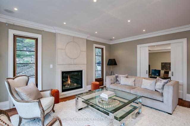 2 Dacre Cres, House detached with 5 bedrooms, 5 bathrooms and 7 parking in Toronto ON | Image 37