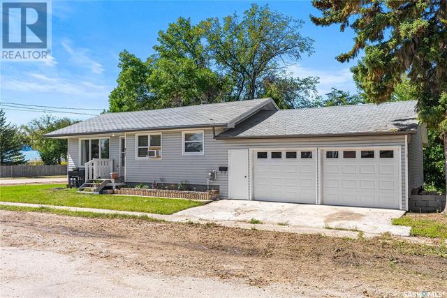 411 4th Street W, House detached with 3 bedrooms, 1 bathrooms and null parking in Allan SK | Image 3