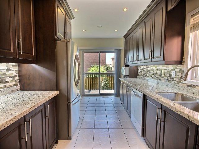 802 Clemens Cres, House detached with 3 bedrooms, 4 bathrooms and 4 parking in Mississauga ON | Image 9