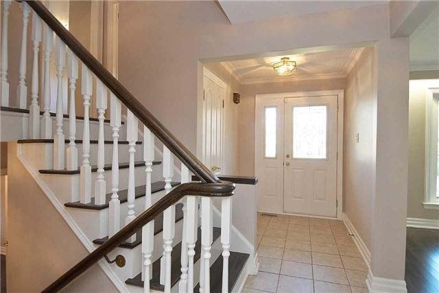 22 Glen Meadow Crt, House detached with 4 bedrooms, 3 bathrooms and 4 parking in Toronto ON | Image 2