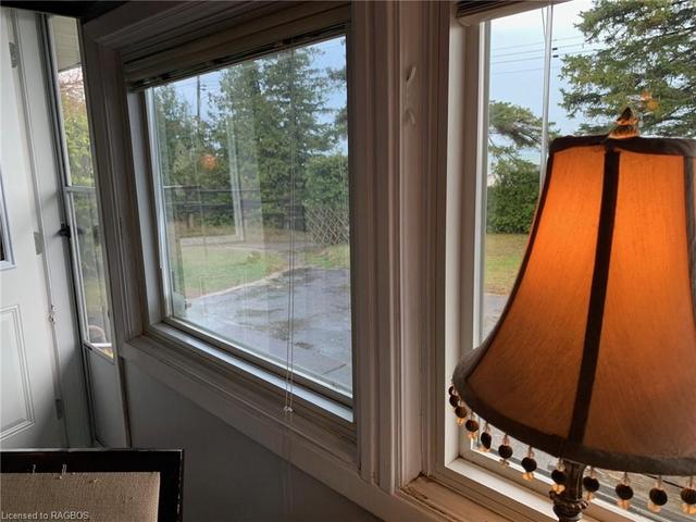 9 Lakeshore Boulevard S, House detached with 2 bedrooms, 1 bathrooms and 4 parking in South Bruce Peninsula ON | Image 5