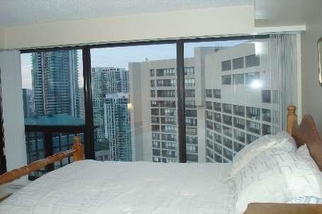 3506 - 65 Harbour Sq, Condo with 2 bedrooms, 2 bathrooms and 1 parking in Toronto ON | Image 11