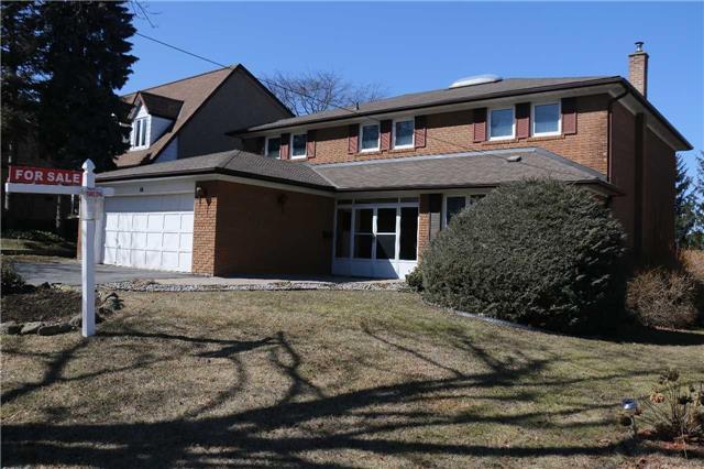 46 Argonne Cres, House detached with 5 bedrooms, 4 bathrooms and 2 parking in Toronto ON | Image 2