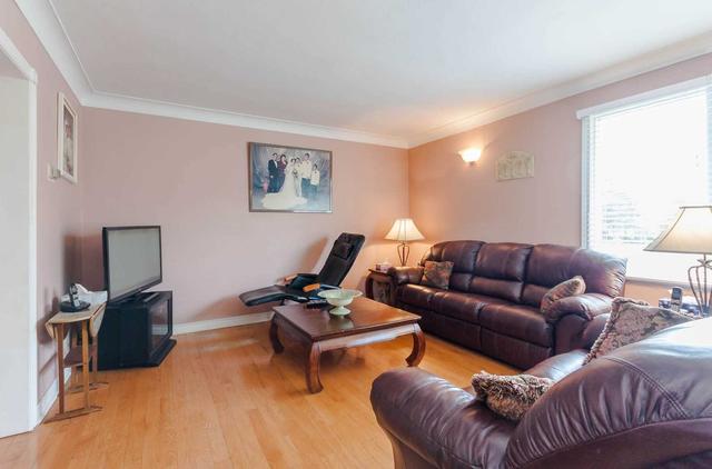 221 Colborne Ave W, House detached with 3 bedrooms, 2 bathrooms and 6 parking in Richmond Hill ON | Image 16