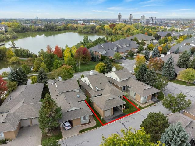 4 Warnock Green Way, Condo with 2 bedrooms, 3 bathrooms and 3 parking in Markham ON | Card Image