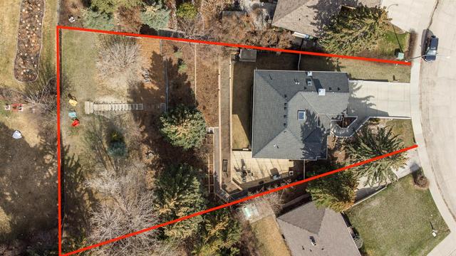 12 Hawthorne Crescent Nw, House detached with 5 bedrooms, 4 bathrooms and 5 parking in Calgary AB | Image 2