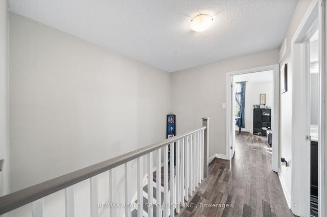 19 Kingsbury Sq, Townhouse with 3 bedrooms, 3 bathrooms and 2 parking in Guelph ON | Image 5