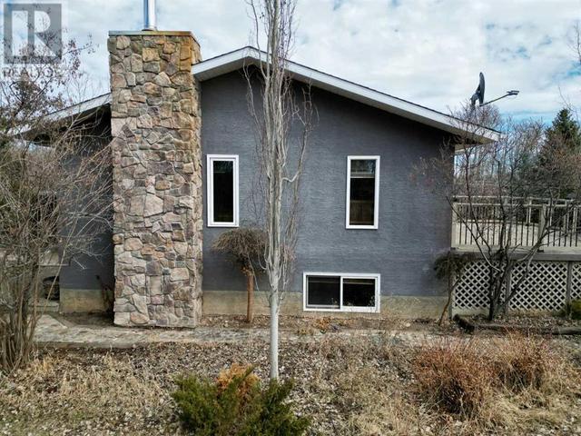 260027 685 Highway, House detached with 5 bedrooms, 2 bathrooms and 6 parking in Clear Hills AB | Image 3