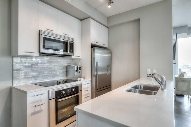1904 - 295 Adelaide St W, Condo with 2 bedrooms, 2 bathrooms and 1 parking in Toronto ON | Image 4