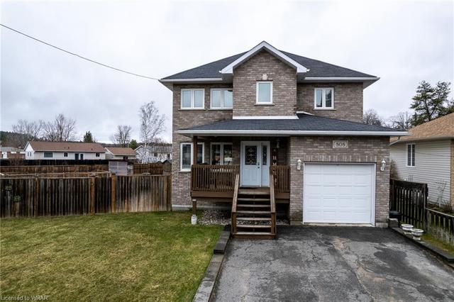 808 Second Avenue, House detached with 3 bedrooms, 2 bathrooms and 2 parking in Espanola ON | Image 1