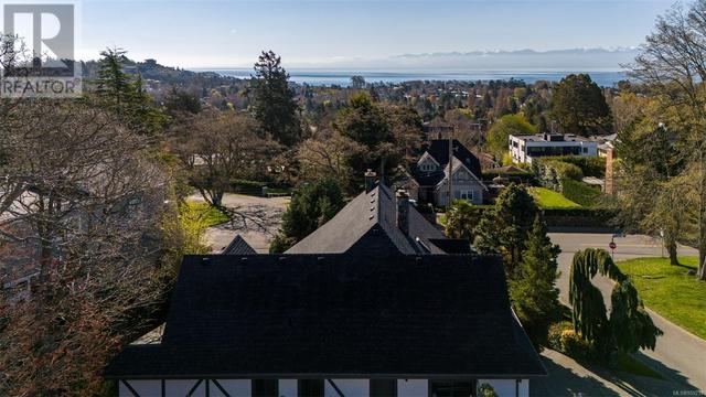803 Piermont Pl, House detached with 5 bedrooms, 5 bathrooms and 2 parking in Victoria BC | Image 48
