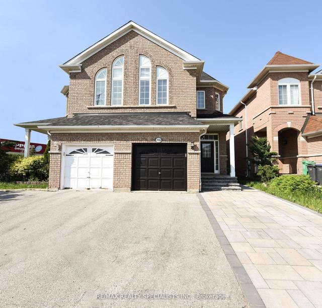 3326 Fountain Park Ave, House semidetached with 4 bedrooms, 4 bathrooms and 4 parking in Mississauga ON | Image 1