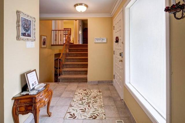 10 Oscar Crt, House detached with 3 bedrooms, 2 bathrooms and 4 parking in Toronto ON | Image 14