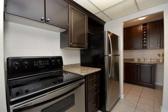 1214 - 4 Lisa St, Condo with 2 bedrooms, 1 bathrooms and 1 parking in Brampton ON | Image 20