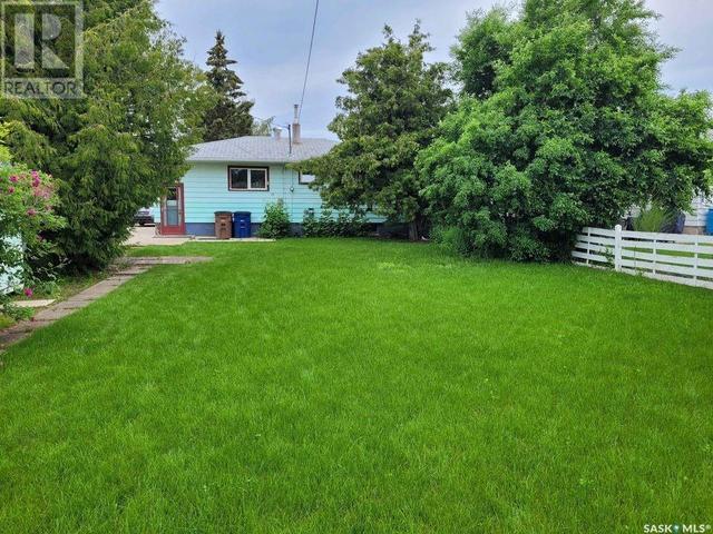1518 96th Street, House detached with 4 bedrooms, 1 bathrooms and null parking in Tisdale SK | Image 2