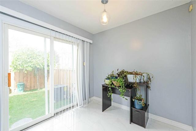 6 - 1020 Central Park Dr, Townhouse with 3 bedrooms, 2 bathrooms and 1 parking in Brampton ON | Image 6