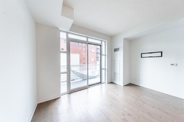 206 - 10 Willison Sq, Condo with 1 bedrooms, 1 bathrooms and 0 parking in Toronto ON | Image 3