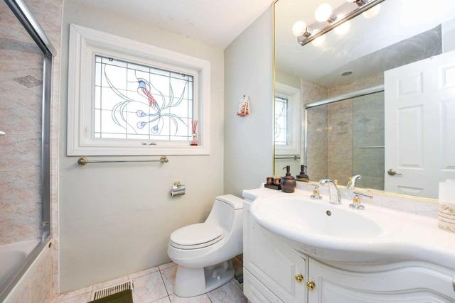 1080 Manorwood Dr, House detached with 3 bedrooms, 2 bathrooms and 5 parking in Burlington ON | Image 9