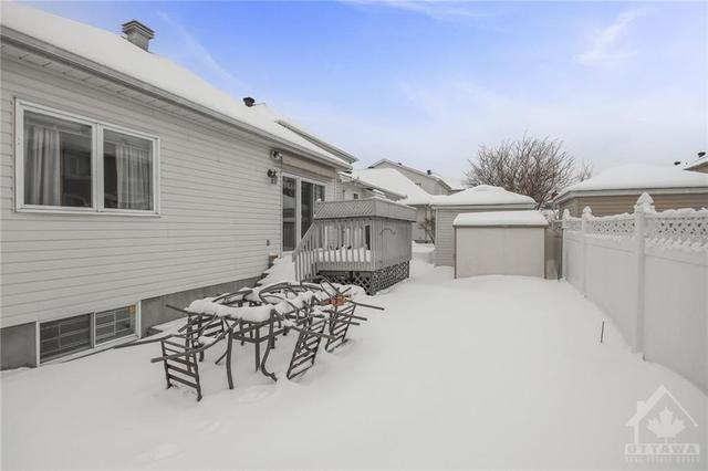 27 Upwood Street, House detached with 3 bedrooms, 3 bathrooms and 3 parking in Ottawa ON | Image 29