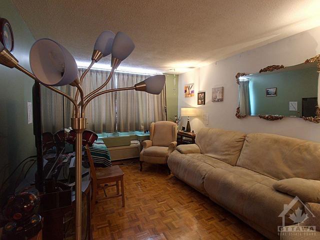 2760 Carousel Crescent, Condo with 2 bedrooms, 2 bathrooms and 1 parking in Ottawa ON | Image 2