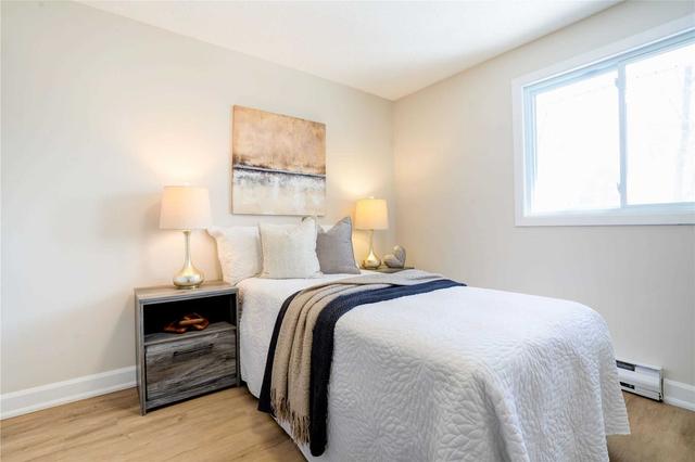 355 Sandringham Cres, Townhouse with 3 bedrooms, 2 bathrooms and 1 parking in London ON | Image 3