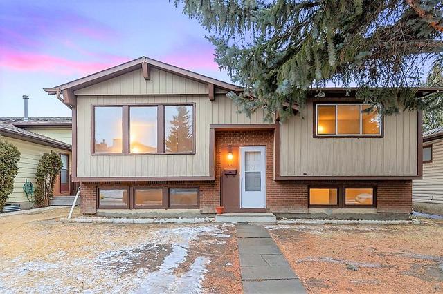 44 Beddington Road Ne, House detached with 5 bedrooms, 2 bathrooms and 2 parking in Calgary AB | Image 1