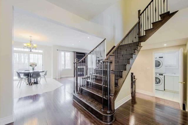 33 Sisley Cres, House detached with 4 bedrooms, 4 bathrooms and 6 parking in Vaughan ON | Image 6