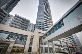 Ph101 - 7171 Yonge St, Condo with 3 bedrooms, 2 bathrooms and 1 parking in Markham ON | Image 2