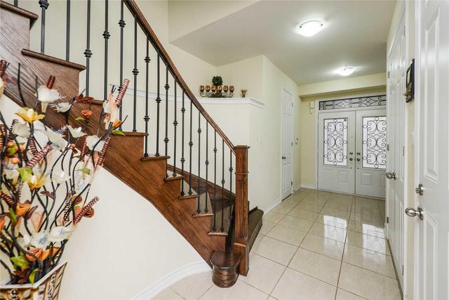 35 Ross Dr, House detached with 4 bedrooms, 6 bathrooms and 5 parking in Brampton ON | Image 4
