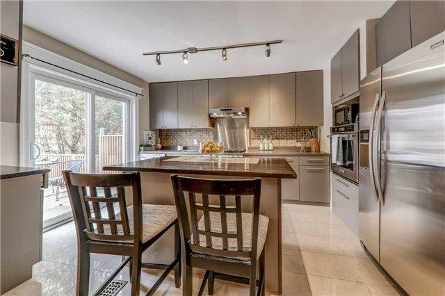 612 Curzon Ave, House detached with 2 bedrooms, 3 bathrooms and 4 parking in Mississauga ON | Image 3
